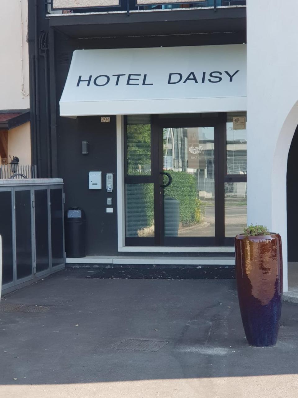 Hotel Daisy سان جيوفانّي لوباتوتو المظهر الخارجي الصورة